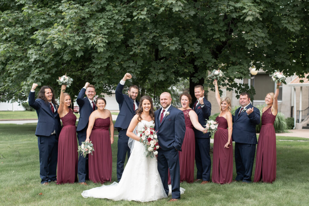 Wedding party group photo with rows close together for sharp focus