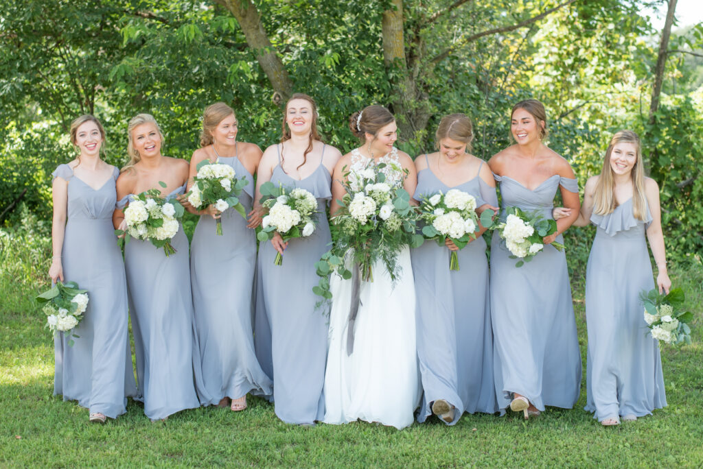 Wedding party group photo with rows close together for sharp focus